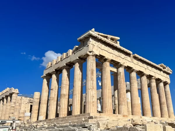 Partenón en la Acrópolis de Atenas, templo dedicado a la diosa Atenea y símbolo de la antigua Grecia