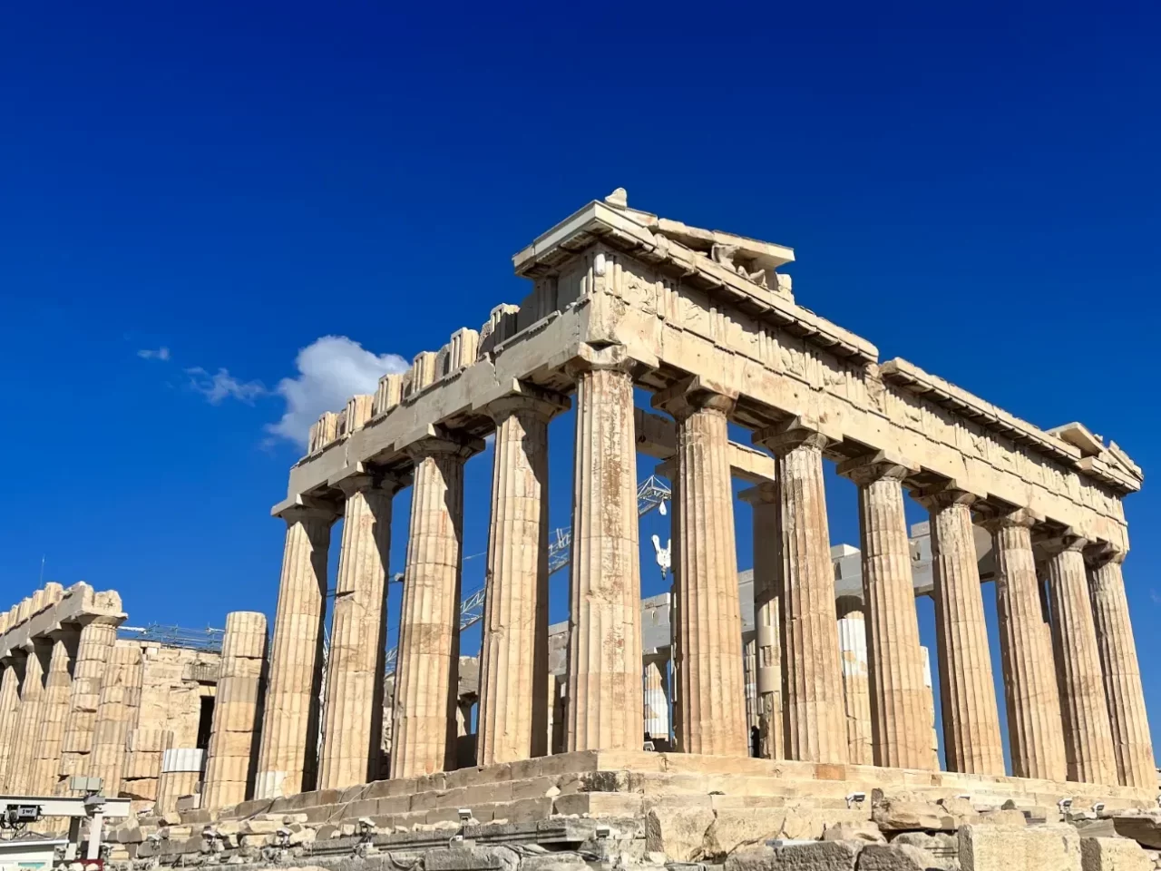 Partenón en la Acrópolis de Atenas, templo dedicado a la diosa Atenea y símbolo de la antigua Grecia